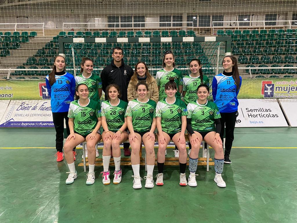 Ecofamilia patrocina al Club de Balonmano Bolaños. En la foto, sección femenina del club